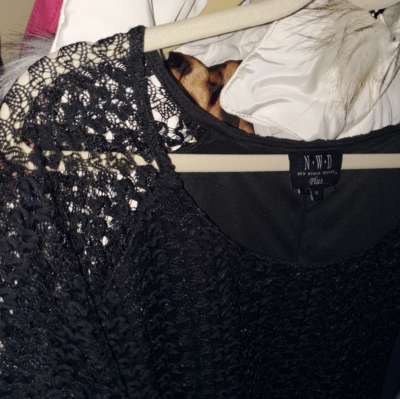 LACY Black Top - Picture 1 of 1